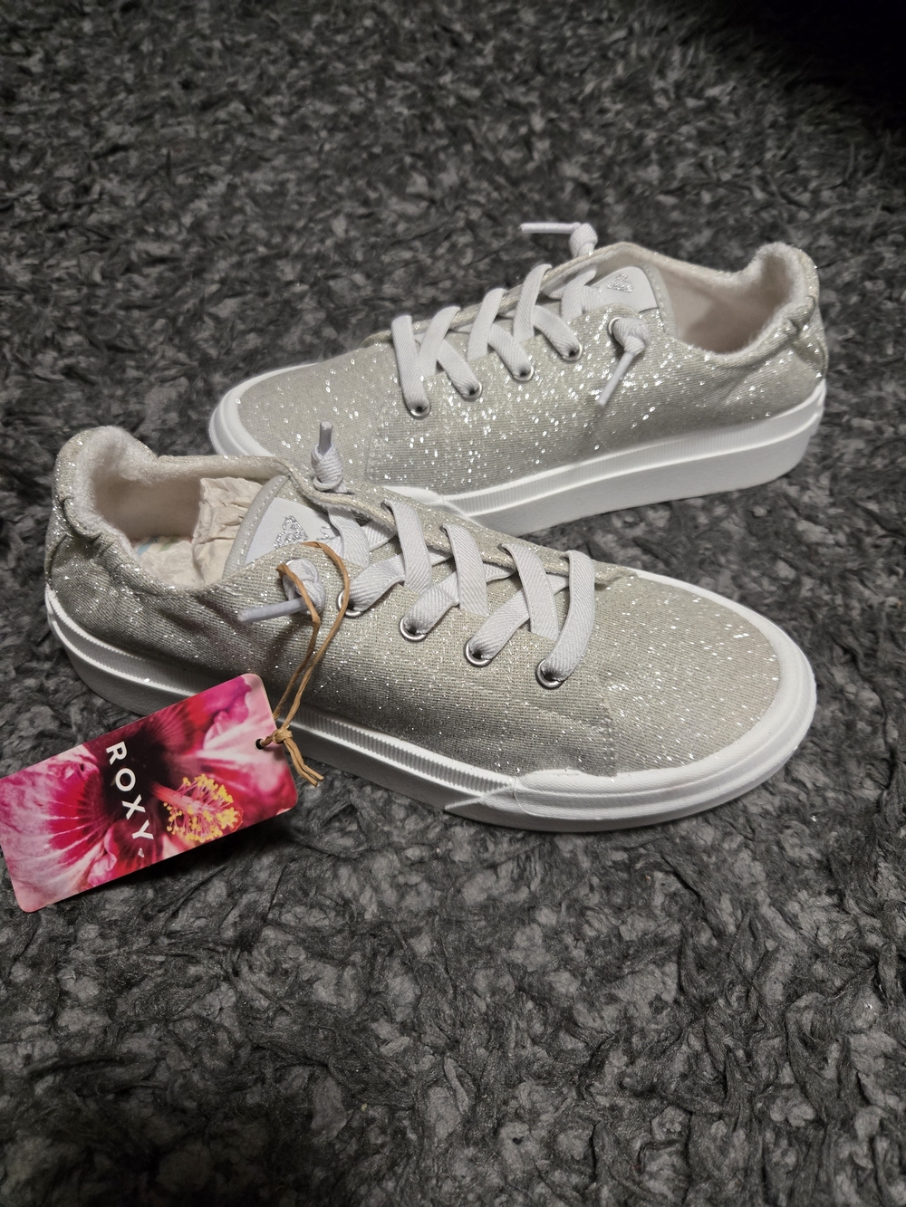 Roxy Women's Glitter Lace-Up Sneakers in Silver